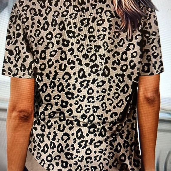 Short fleece crewneck tee - Picture 2 of 6